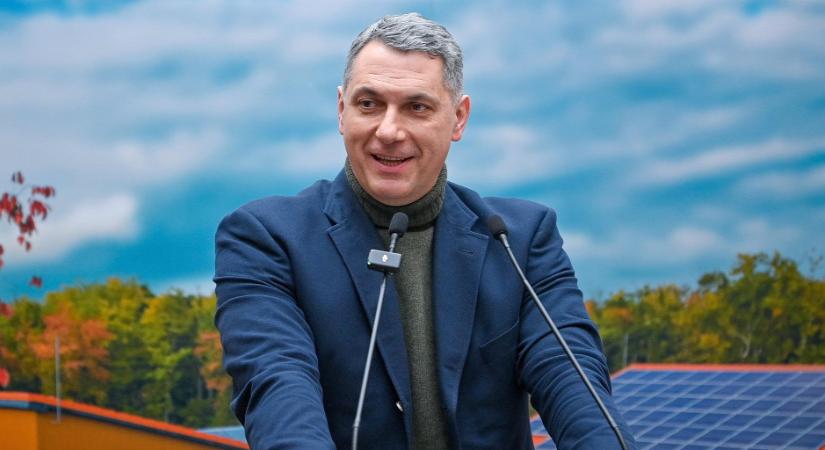 Momentumos vágányzár Debrecenben - videó