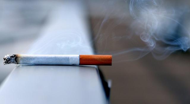 Egy szál cigi miatt leszúrta halásztársát, a tömeg erre halálra verte