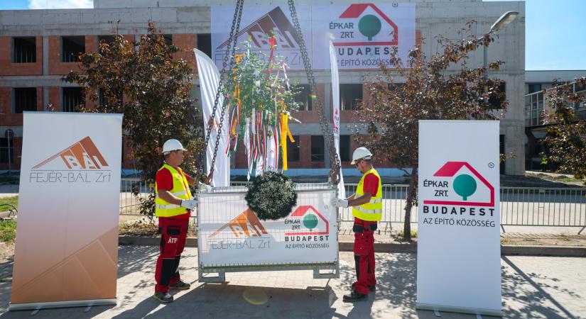 Bokrétával ünnepelték Székesfehérvár egyik legfontosabb építkezését