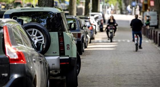 A németek hozzányúlnának a parkolóhelyekhez: ha beválna, akkor kevesebb férőhely lenne, ám könnyebb lenne beállni