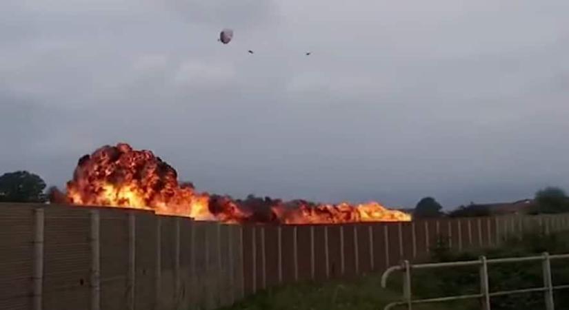 5 éves kislányra zuhant a vadászrepülő – VIDEÓ