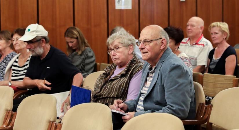 Civil fórumot rendeztek a szombathelyi városházán