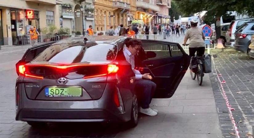 VIDEÓ: Beleszálltak Karácsony Gergelybe az autómentes napi autózása miatt