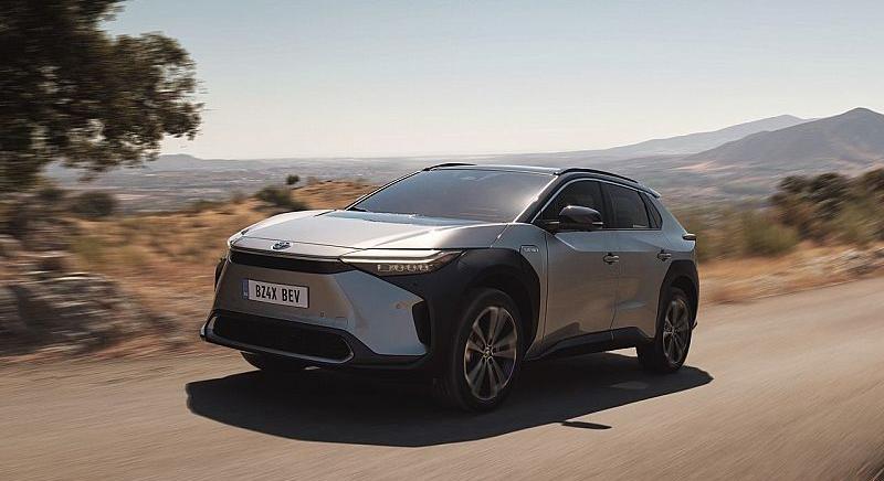 Nagy hatótávú, gyorsan töltődő akkukat tervez a Toyota