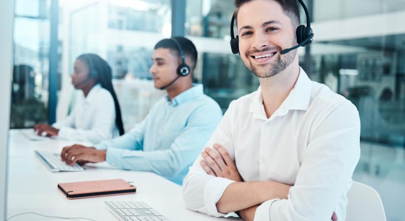 AI-alapon fejleszti a Foxpost ügyfélszolgálati rendszerét a United Call Centers