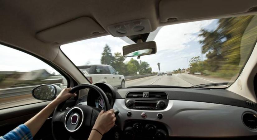 6 büntetőpont jár annak, aki ezt teszi az autópályán: kötelező betartani a KRESZ-szabályokat