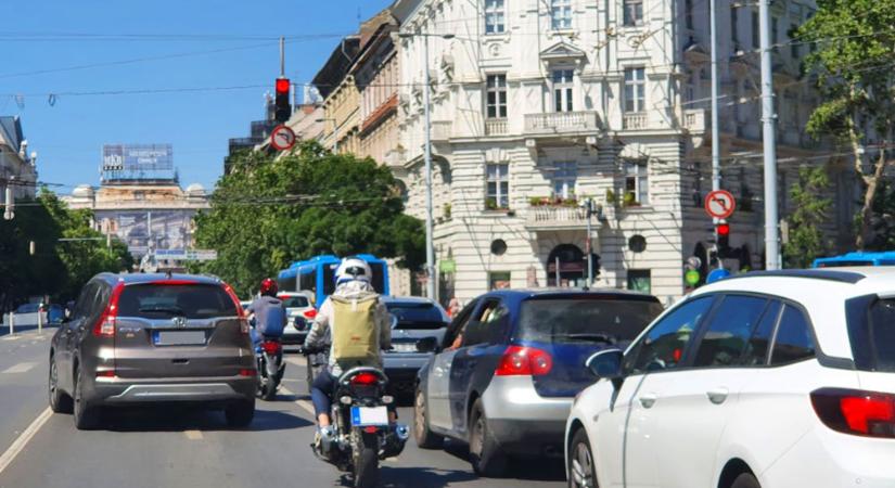 Odacsapnak az autósoknak – Korlátoznák a B kategóriás jogosítványokat, dupla vizsgát kellene tenni a sofőröknek