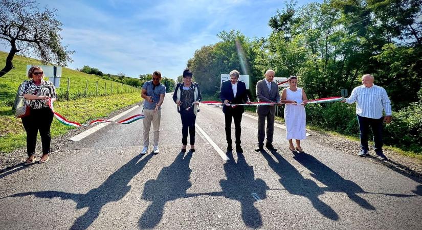 Nőtt a forgalombiztonság, átadták a Szécsény-Pásztó összekötő út nagylóci szakaszát