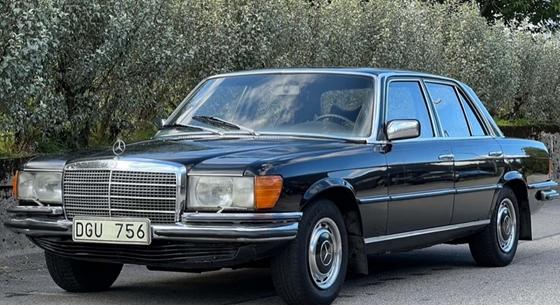 50 éve uralkodik a svéd király, és most eladó a régi luxus Mercedese