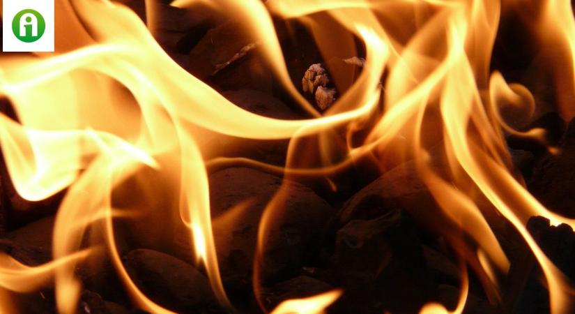 Kigyulladtak a megszorult napraforgószárak a kombájnban