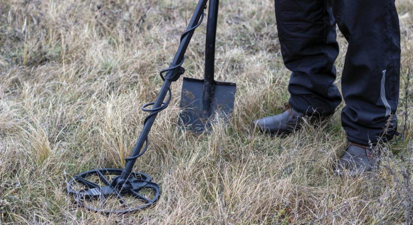 Ritka, ősi fegyverekre bukkantak fémkeresőkkel