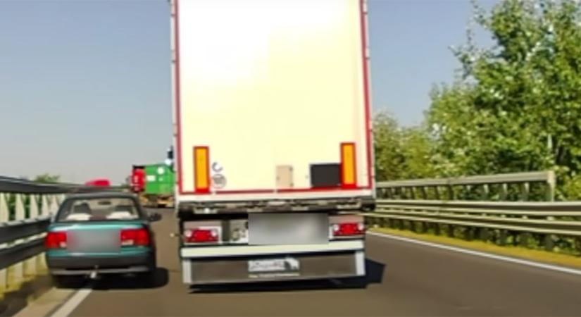 Igazságosztót játszott egy kamionos az M0-snál, kiszálltak helyretenni, de ezután se hagyta abba - videó