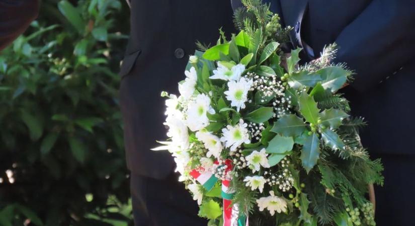 Az Ars Sacra Fesztivál keretében koszorúzzák meg a 25 éves törökszentmiklósi Mindszenty-szobrot