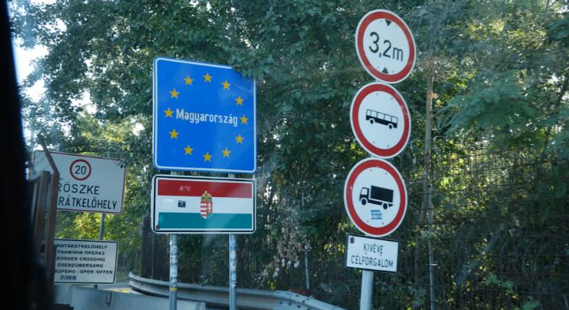 Órákig tart átjutni a szerb-magyar határon, videón mutatjuk a rendszeres torlódásokat