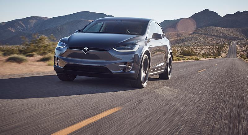 Szaúd-Arábia is Tesla gyárat akarhat