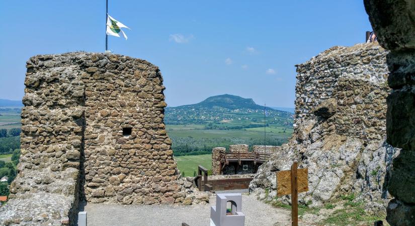 Holdfénytúra a Balaton várában Szigligeten – Vezetett gyalogtúra 2023