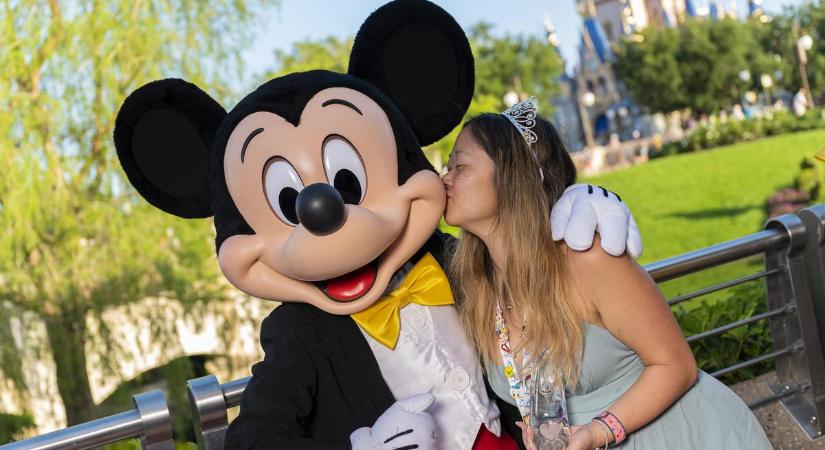 Hamarosan 100 éves lesz a Disney: emlékszik még hogy nézett ki Mickey egér kezdetben? – fotók