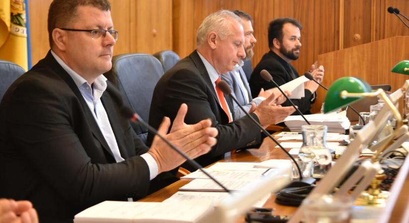 Elrendelték az építési tilalmat Gyükésben, de egyeztetni fognak a családi házakkal