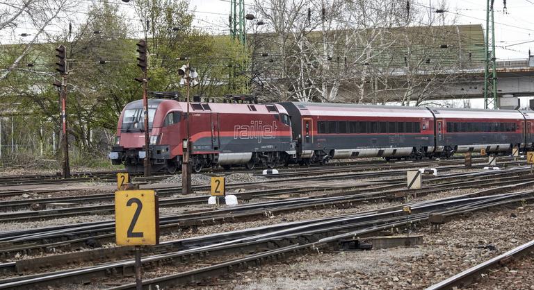Közlekedési káosz a győri vasútvonalon: állnak a nemzetközi járatok