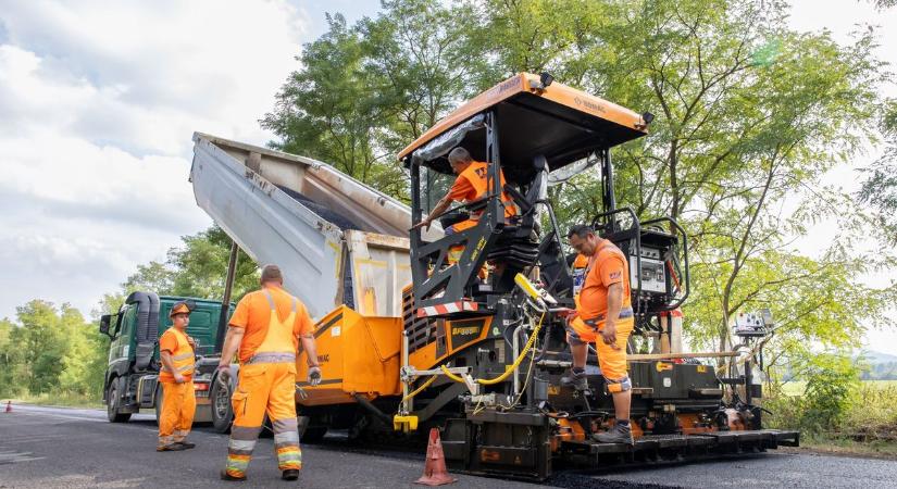 Megkezdődtek a diósjenői bekötőút felújítási munkálatai, 300 milliós a költségvetése (videó)