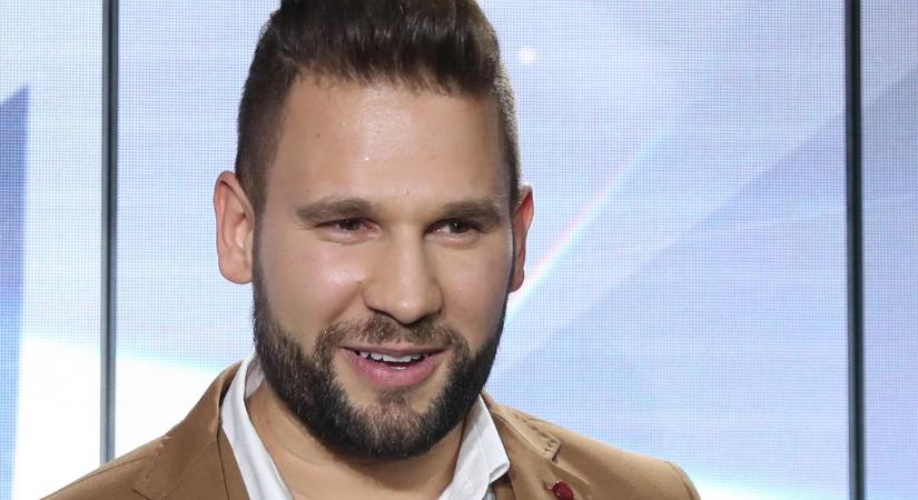 Rácz Jenő levetkőzött, akadt is vélemény bőven: "...jobban nézett ki, mikor volt rajta plusz kiló..."