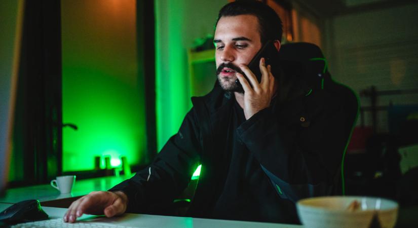 Ez a telefonos csalók legújabb aljas trükkje: nehogy bedőlj neki, már sokan csúnyán ráfáztak