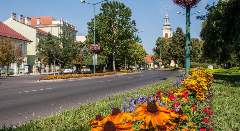 Inkubátorházat és ipari csarnokot épít Békés