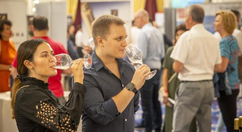 Díjazták és kóstolták a 100 legjobb magyar bort – képgaléria