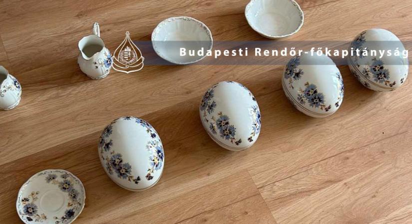 Egy férfi és a rokona a munkahelyükről lopta el a drága porcelánokat – videó