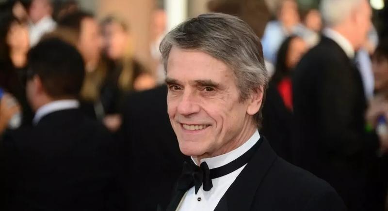 Brit tudósok szerint ő a tökéletes férfihang – Jeremy Irons