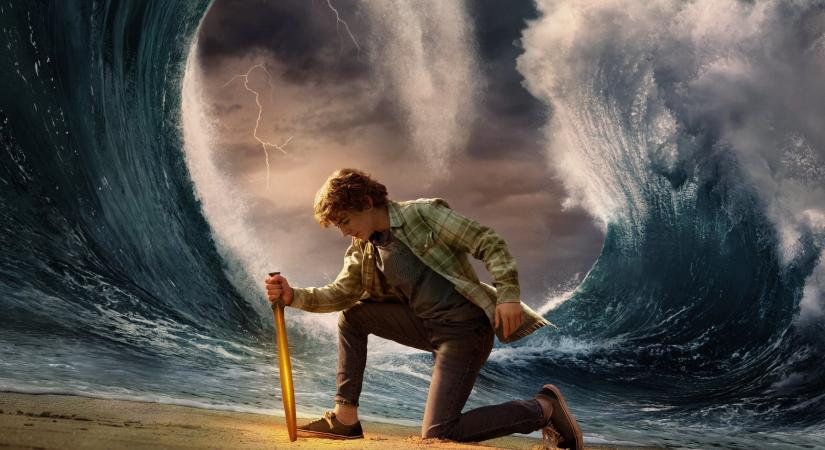 Befutott a Percy Jackson-sorozat első teljes előzetese, melyben egy iskolás tini az istenekkel és ocsmány szörnyeikkel kerül szembe