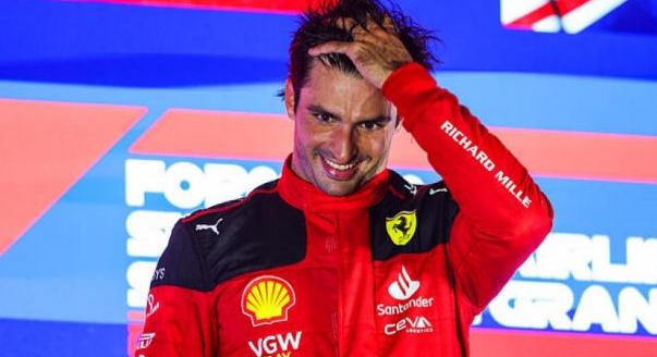 Ferrari-vezér és McLarent segítő Sainz – keddi F1-es hírek