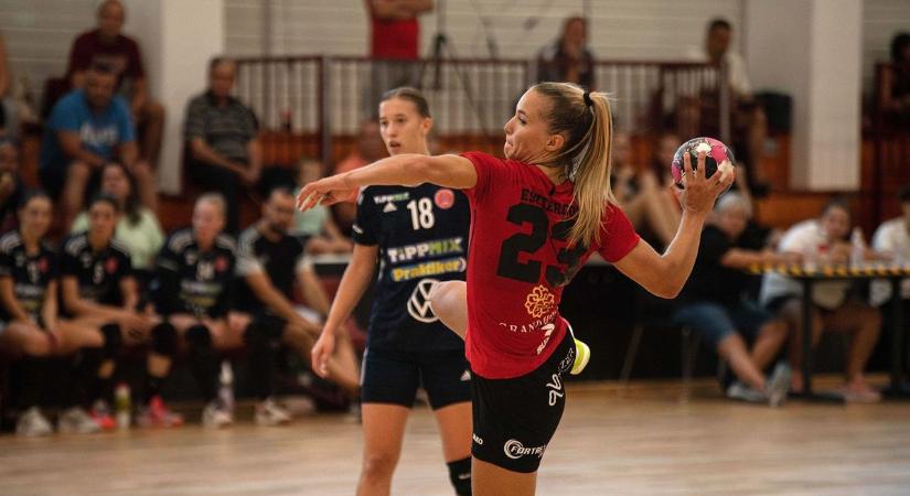 Kiütéses győzelmet arattak az esztergomi női kézilabdázók