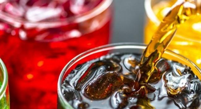 A cukros üdítőitalok fogyasztása és a rák kialakulása közötti összefüggéseket vizsgálták