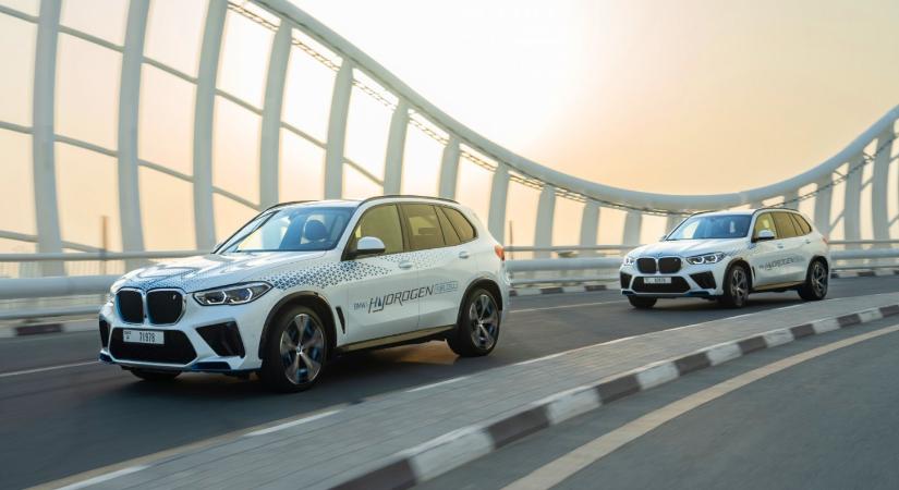 A sivatagban is jól működik a tüzelőanyagcellás BMW