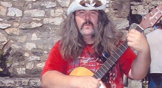 A legendás veszprémi utcazenész rejtélyes tragédiája: belehalt abba, hogy elvesztette a hangját