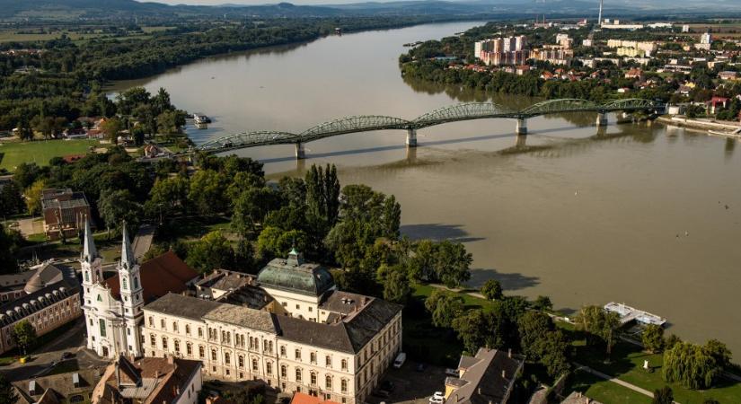 Álomhotelben frakciózik a Fidesz