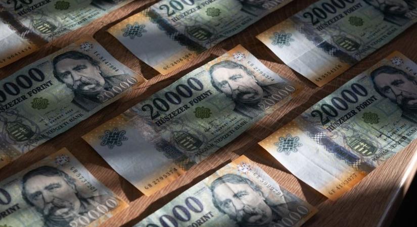 Nem mozdult szerda reggel a forint
