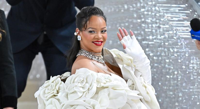 Rihanna megosztotta az első képet kisbabájáról, Riot Rose-ról