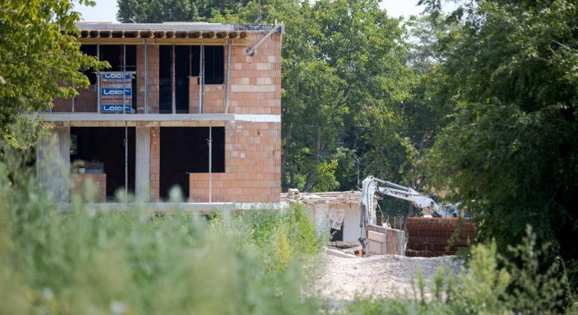 Nagyon elment a kedve a lakásépítőknek, óriási zuhanás az engedélyekben