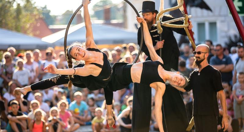 Formabontó cirkuszi előadások Veszprémben, Európa Kulturális Fővárosában