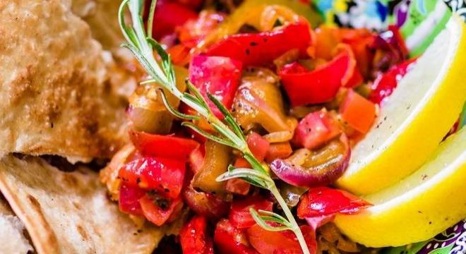 Marinált sültpaprika-saláta, a színes és ízes csoda