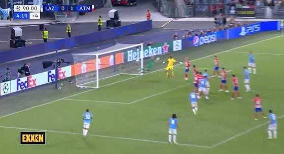 Őrületes utolsóperces bombafejessel egyenlített a Lazio kapusa a BL-ben, ráadásul nem először csinálja