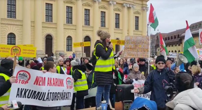 Nem foglalkozik a Magyarországot elözönlő akkugyárakkal az Európai Bizottság