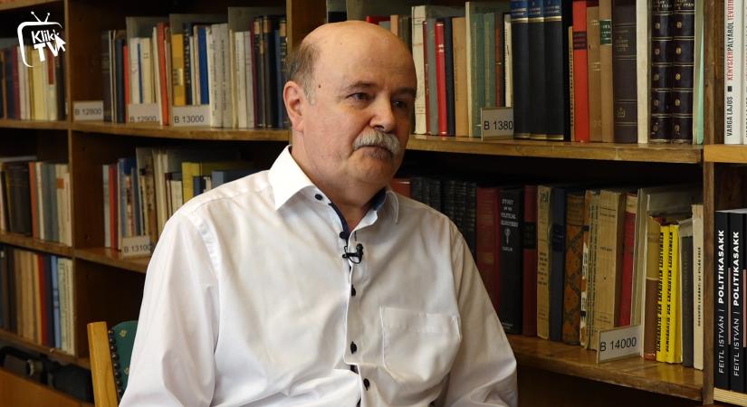 Stark Tamás: bármit bele lehet írni a történelemkönyvbe, a legabszurdabb dolgokat is el lehet hinni