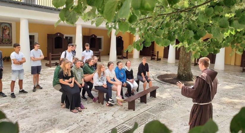 Szentkútig vezetett az útjuk: a zarándoktáborok lehetnek a fiatalok megmentői