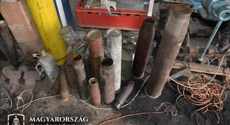 II. világháborús robbanóanyagokat gyűjtött a házában egy pusztaszabolcsi férfi – fotók