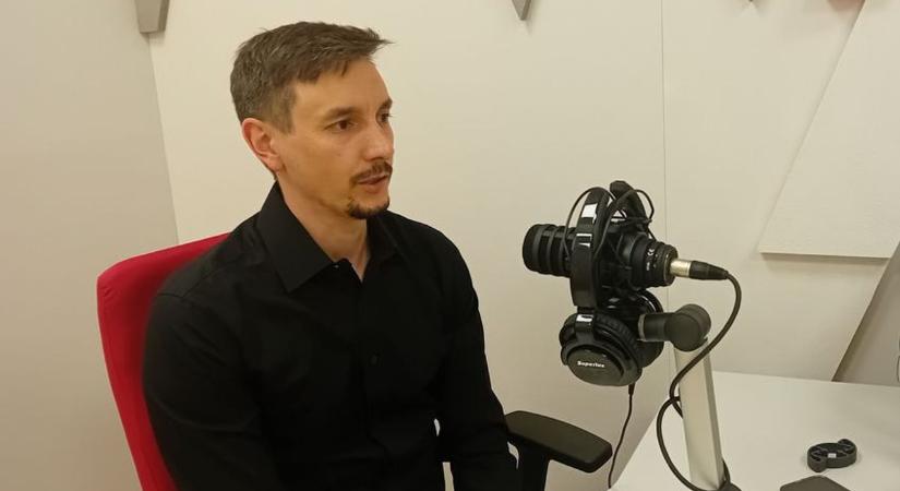 Guld Ádám médiakutató tart előadást Szekszárdon