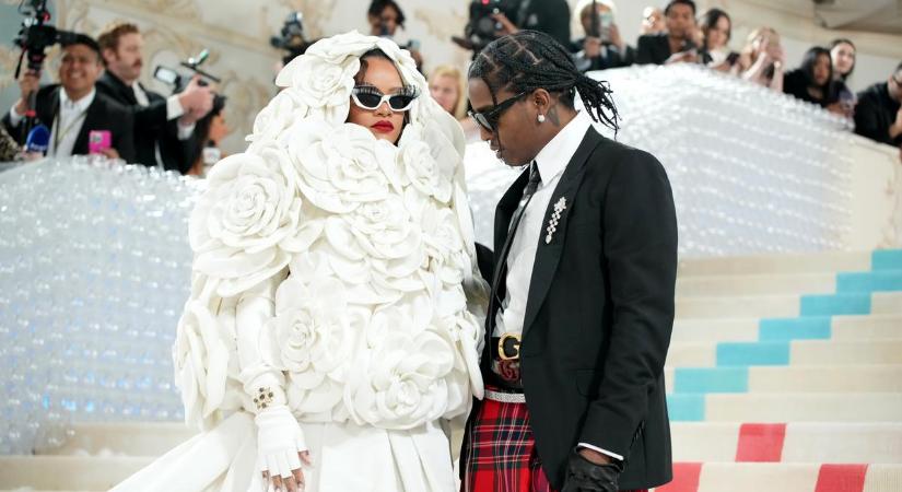 Itt vannak az első fotók - megmutatta második babájukat Rihanna