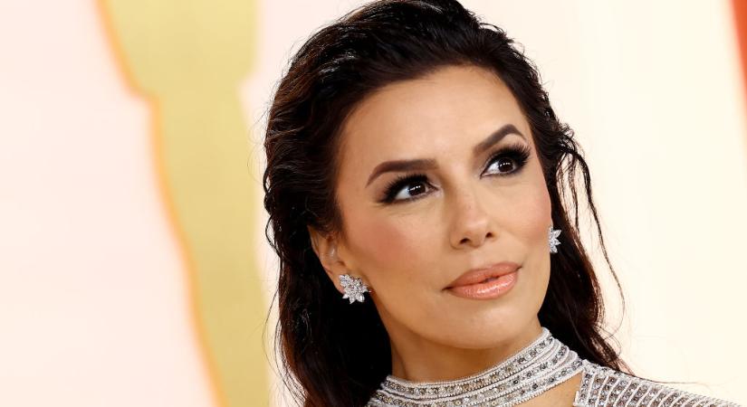 Eva Longoria megvillantotta gyönyörűen kidolgozott karizmait